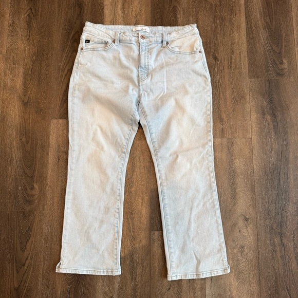KanCan Jeans. Women’s size 15/31.  Light wash and in great condition! - Picture 1 of 8